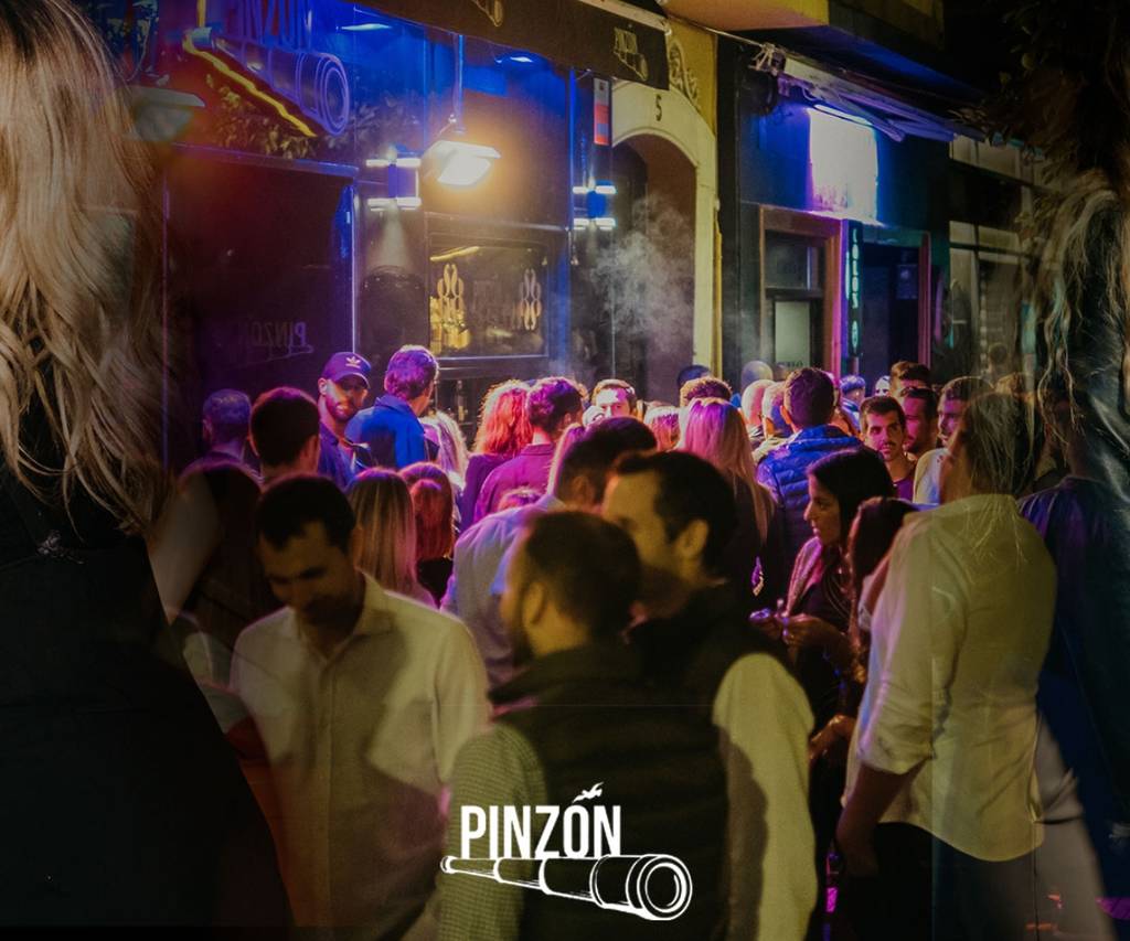 Bar Pinzón Sevilla noche