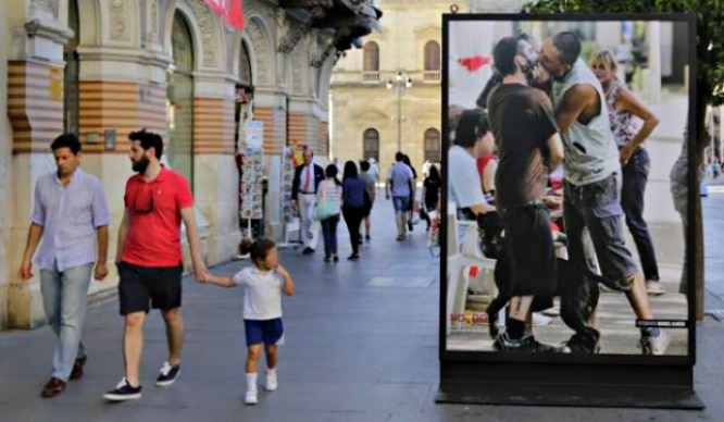 Polémica en Sevilla por una exposición del Orgullo Gay