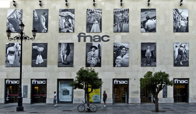 Plataforma Animalista Andaluza quiere retirar las fotos de tauromaquia de la fachada de la Fnac