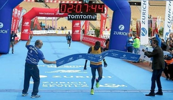 El keniano Erikus Titus bate el récord del Maratón de Sevilla y Paula González gana en la categoría femenina
