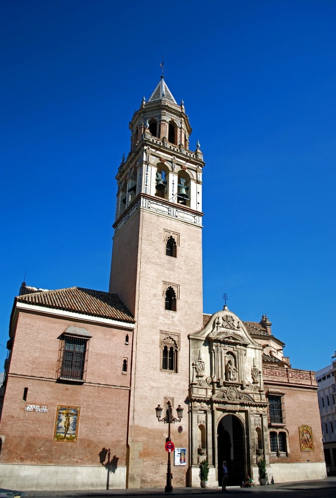 1200px-Iglesia_de_San_Pedro_Sevilla_001