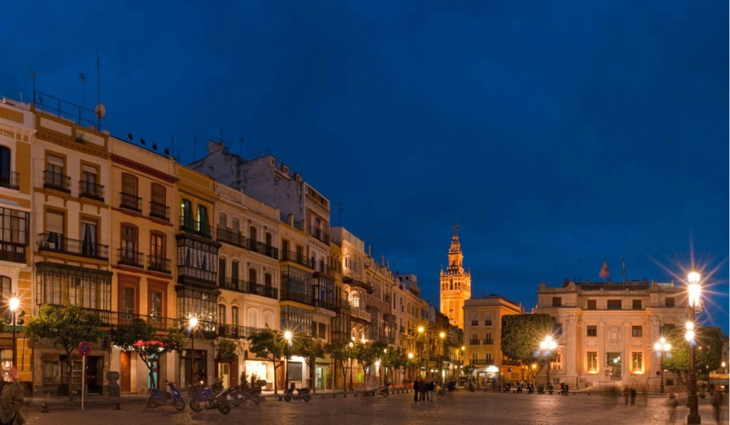 Cómo pasar una noche de viernes de lujo en Sevilla por menos de 20 euros