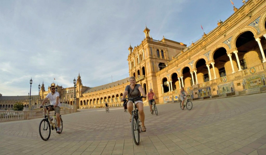 Ruta por la historia de Sevilla sobre ruedas