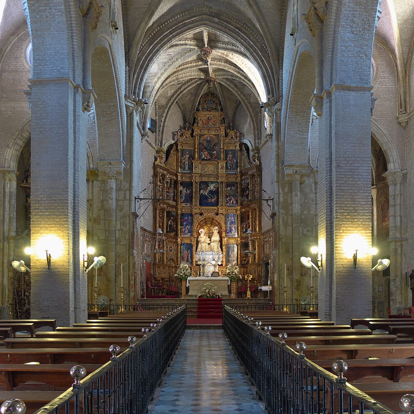 Iglesia_de_Santa_Ana_(Sevilla)._Nave_central