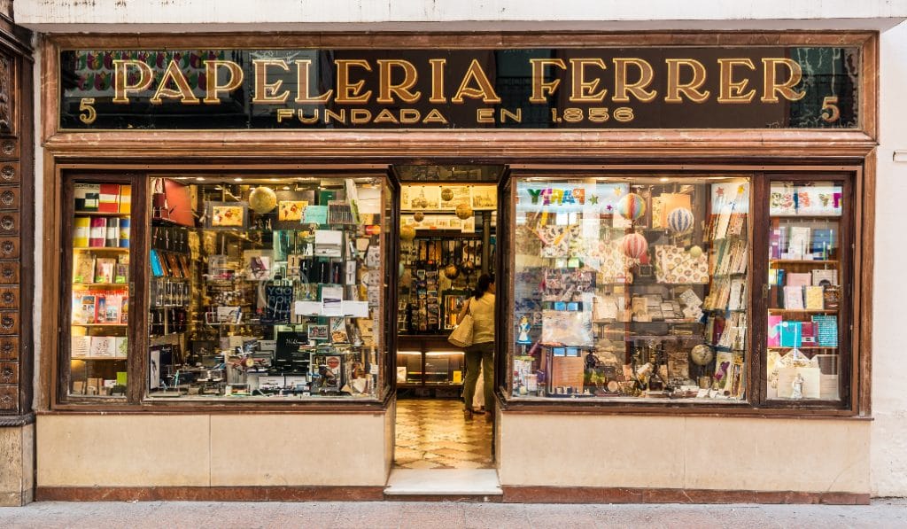 Sevilla tiene la papelería más antigua de España