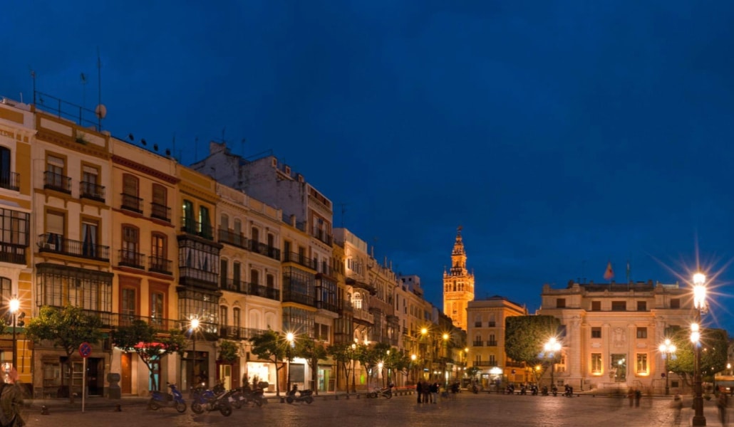 Descubre la historia de Sevilla bajo las estrellas