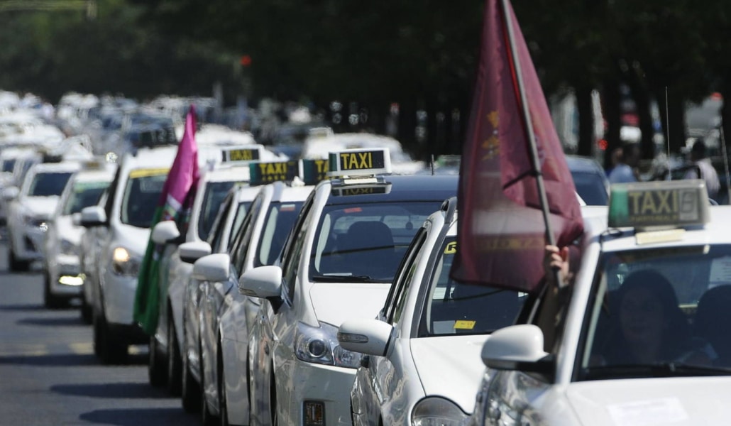 Los taxistas de Sevilla decidirán hoy si secundan el paro