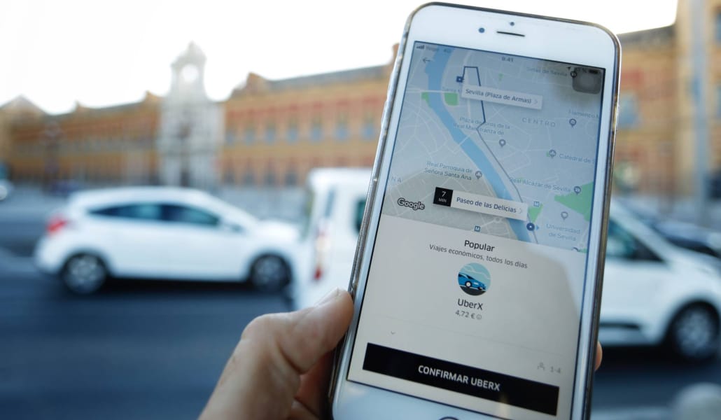 Media hora será el plazo mínimo para pedir un Uber y Cabify