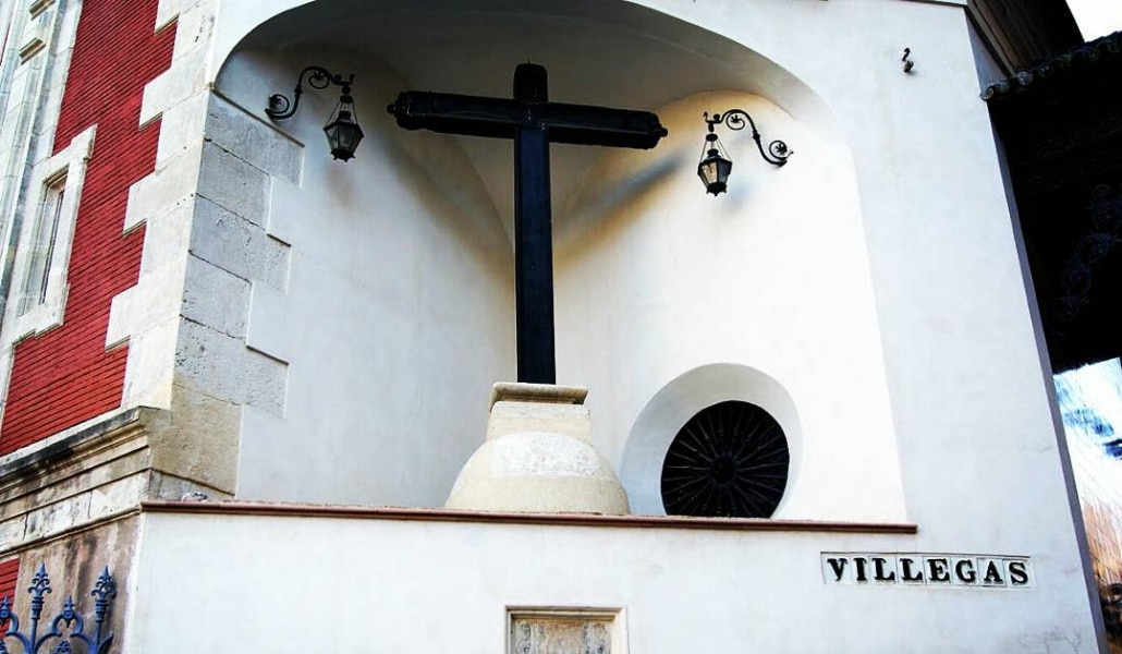 La Cruz de las Culebras, vestigios del cementerio del Salvador
