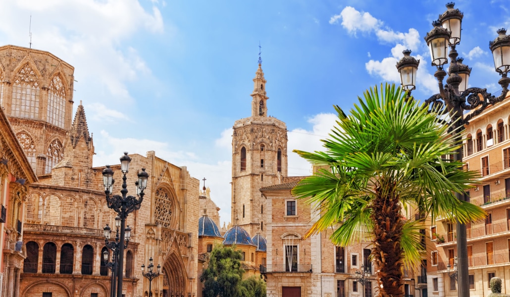 Turismo de España promociona Sevilla con una foto de Valencia