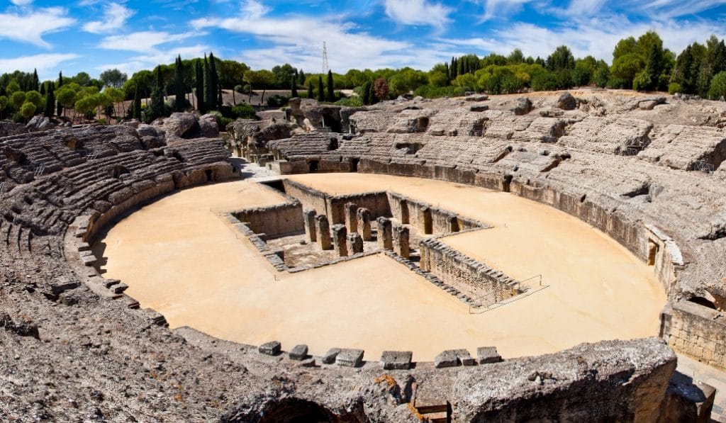 El anfiteatro de Itálica pudo ser el mayor de su tiempo después del Coliseo