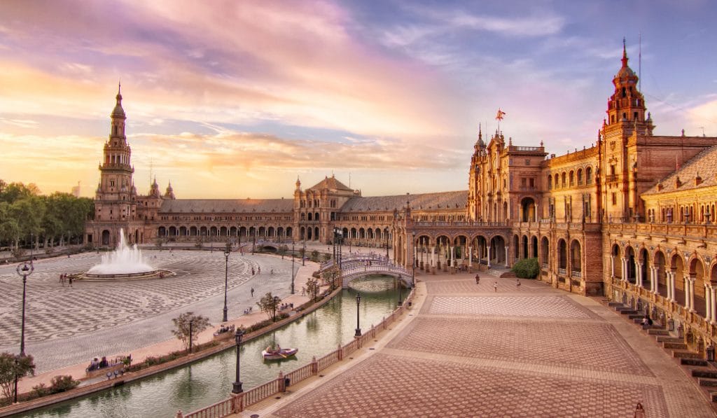 Sevilla es el tercer destino más barato de España