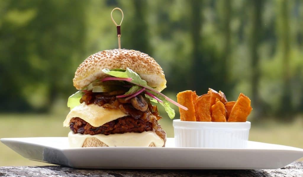 Beyond Burger: la mejor hamburguesa vegana de Sevilla en Atticus Finch