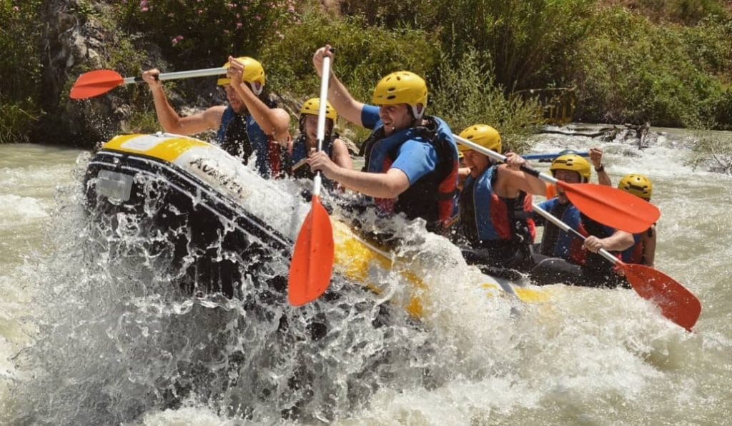 Escapada al río Genil: rafting en un escenario de aventura