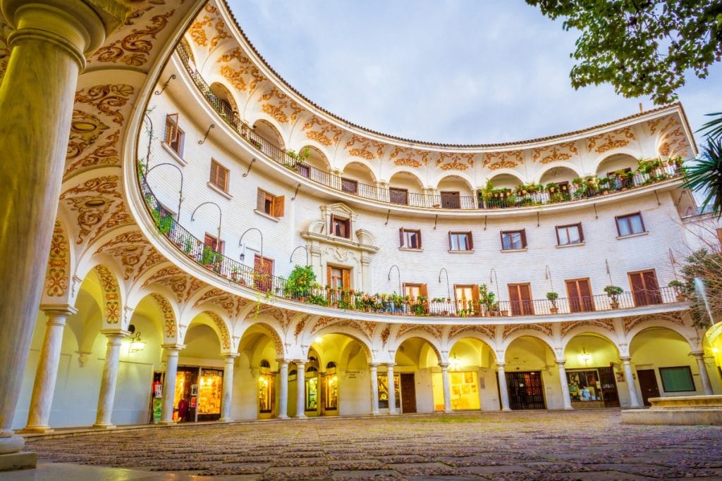 Descubre las plazas más bonitas de Sevilla