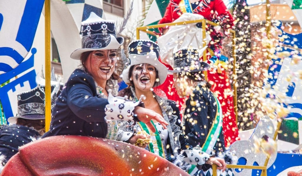 Carnaval Sevilla 2020: ¡el mejor fin de semana de disfraces, pasacalles y chirigotas!