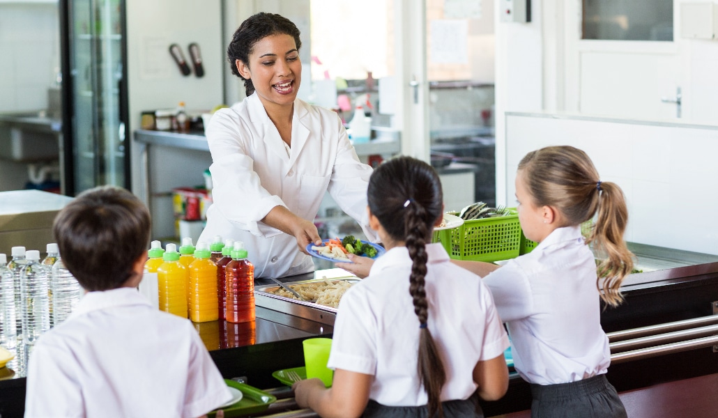 Sevilla tendrá 13 colegios con cocina propia en el comedor escolar