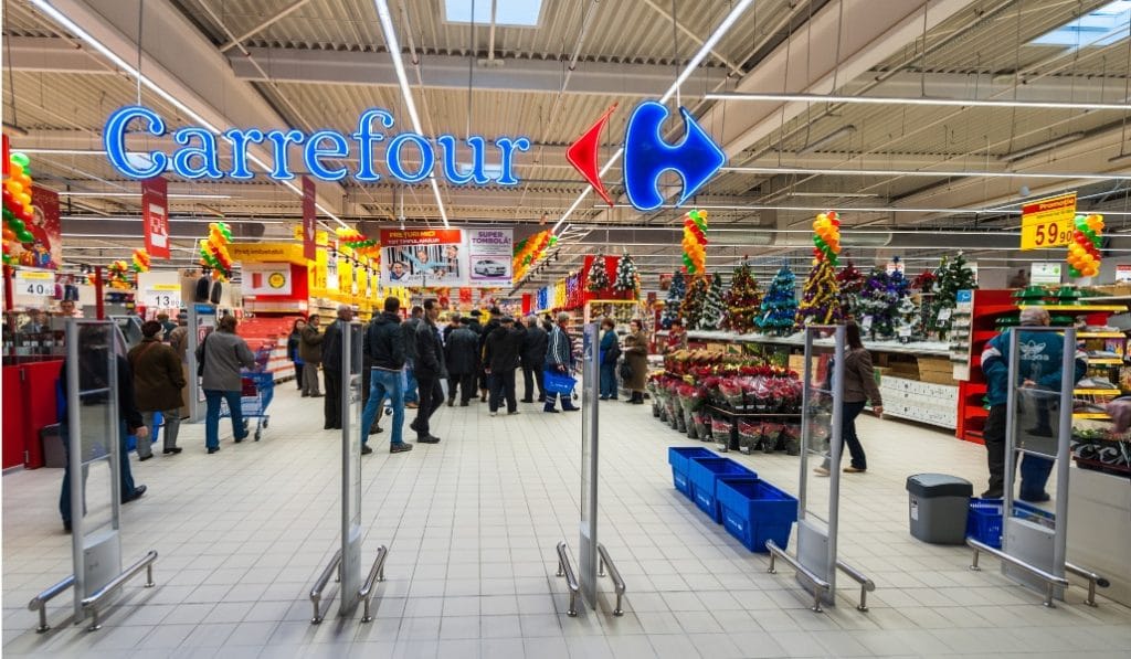 Carrefour empieza a vender mascarillas en Sevilla