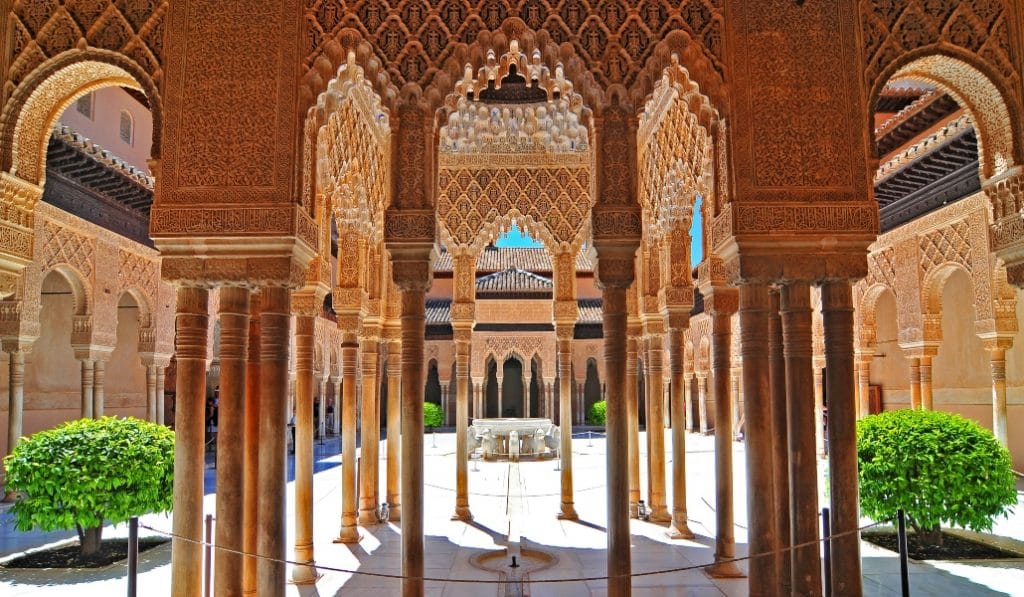 Descubre gratis el embrujo de la Alhambra con este tour virtual