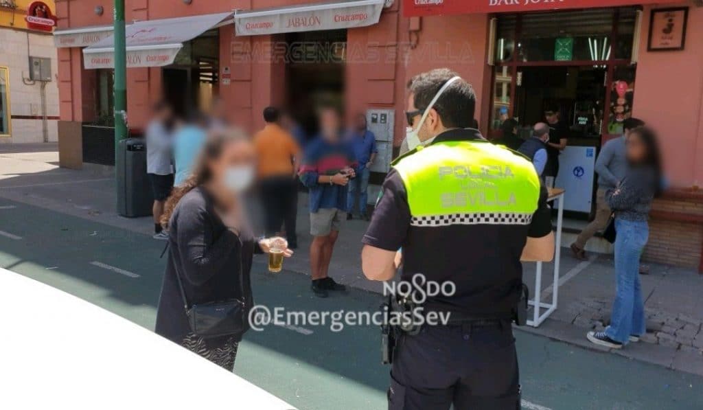 La Policía desmantela un bar de Nervión por no respetar la distancia de seguridad