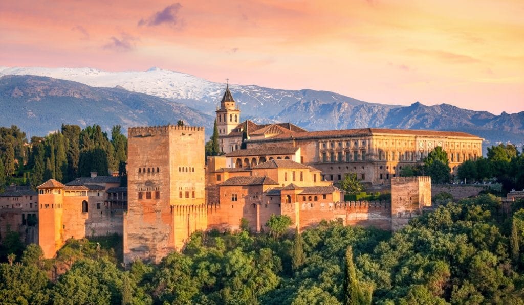 La Alhambra vuelve a abrir sus puertas tras 96 días cerrada