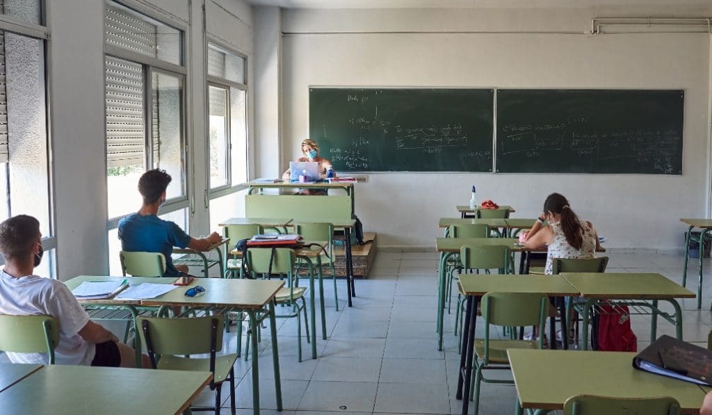 Los colegios de Andalucía tendrán enfermería por vía telefónica
