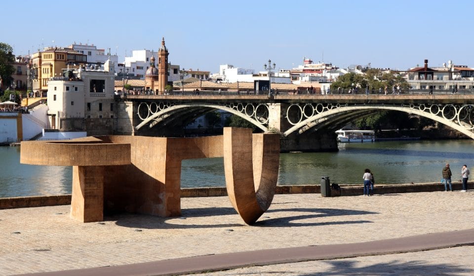 El significado del Monumento a la Tolerancia, la escultura de Chillida en Sevilla