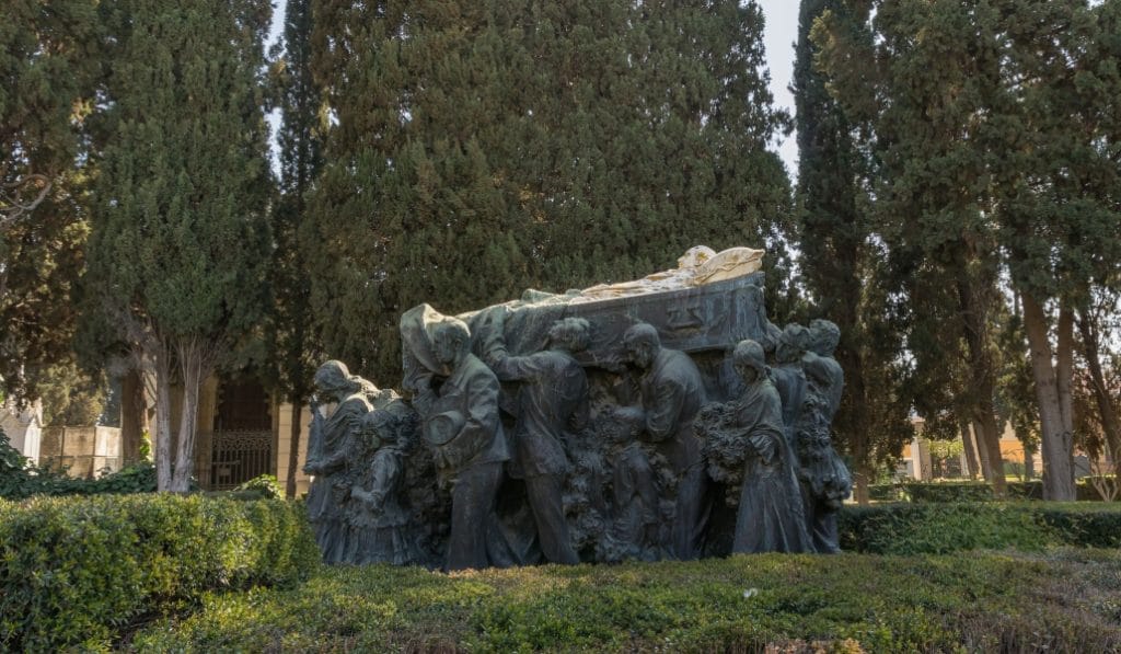 10 tumbas del Cementerio de Sevilla que merece la pena visitar