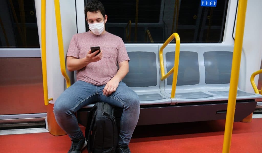 No hablar en el transporte público reduce el riesgo de contagio