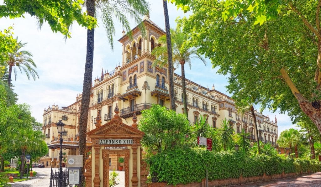 Cierra el hotel Alfonso XIII, al menos, hasta el 18 de diciembre