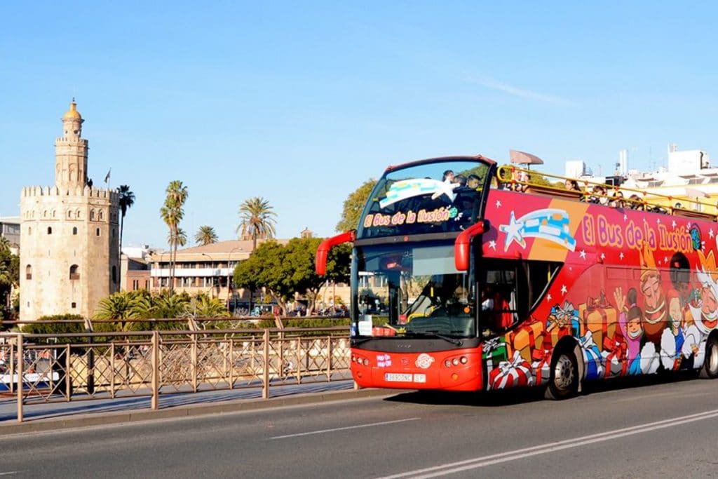 El Bus de la Ilusión regresa a las calles de Sevilla por Navidad
