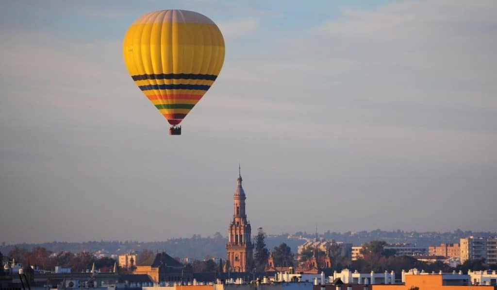 El cielo de Sevilla se llenará de globos durante la Feria y tú podrás volar en uno
