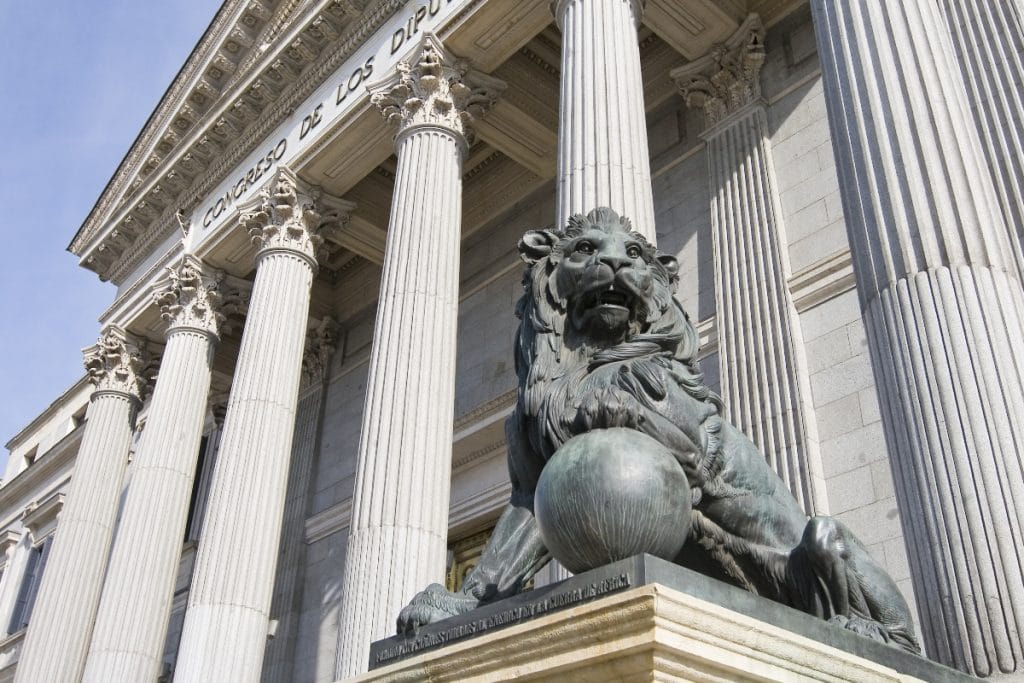 ¿Sabías que los leones del Congreso de los Diputados son sevillanos?