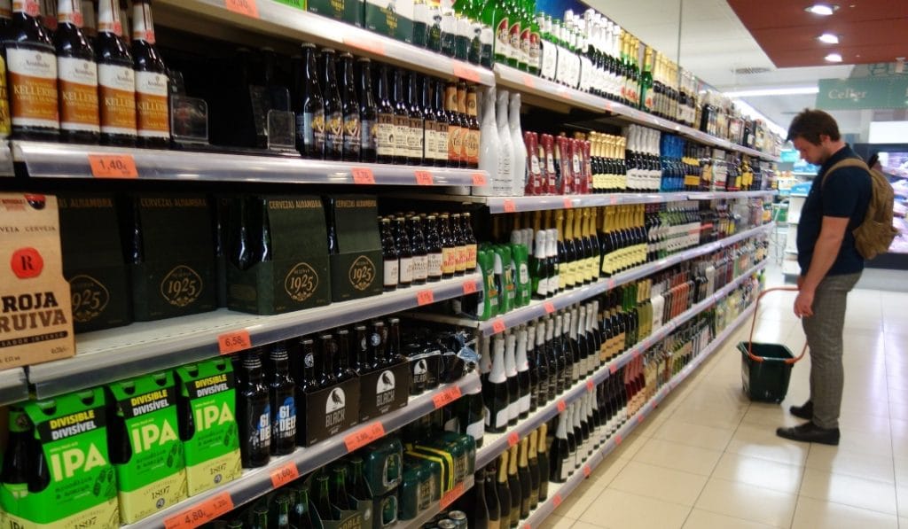 La Junta de Andalucía prohíbe la venta de alcohol a partir de las 18:00