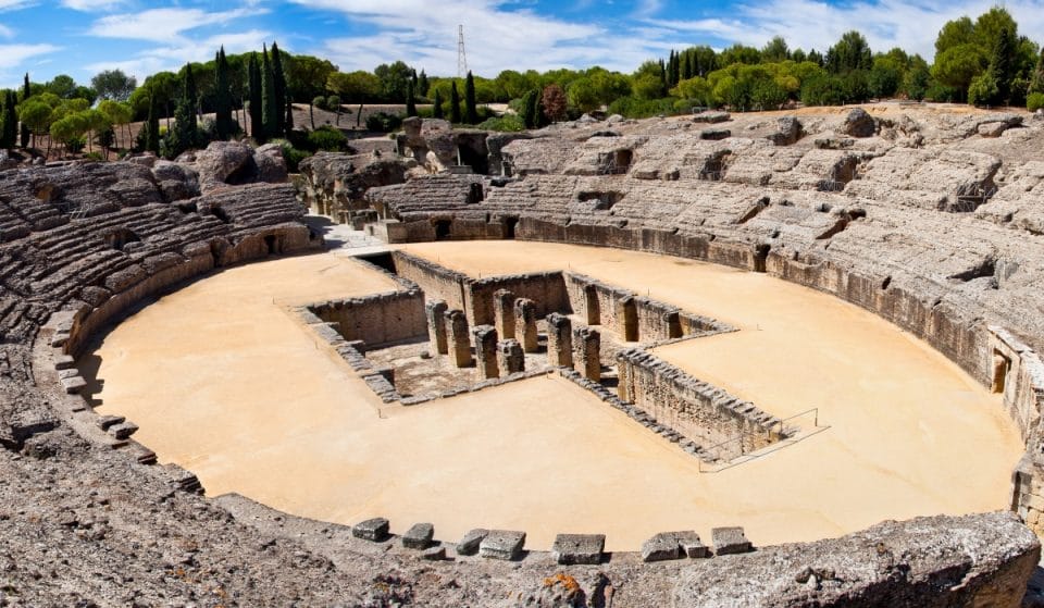 Viaja a la Sevilla romana a través de estas visitas guiadas a Itálica