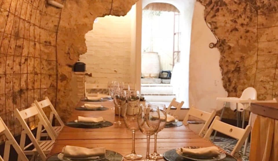 Comer de maravilla en una cueva es posible en la provincia de Sevilla