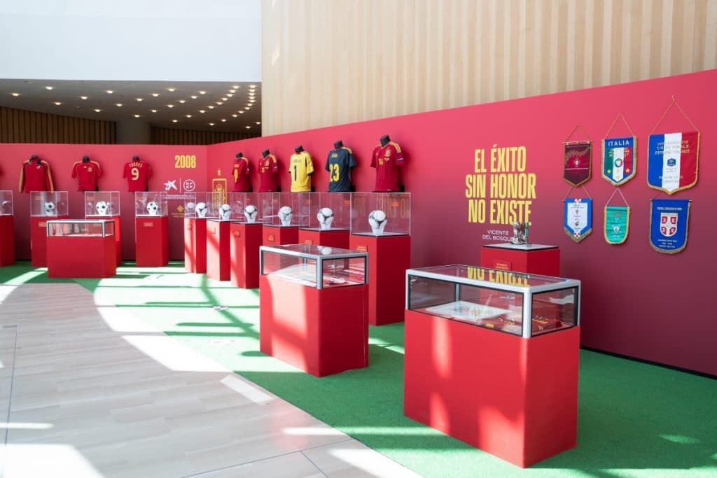 La exposición de la Selección Española de Fútbol que ha conquistado la Torre Sevilla