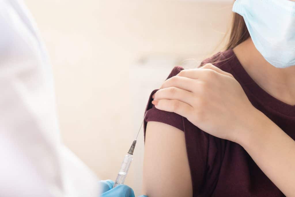 Andalucía abre mañana el proceso de vacunación a la juventud mayor de 25 años