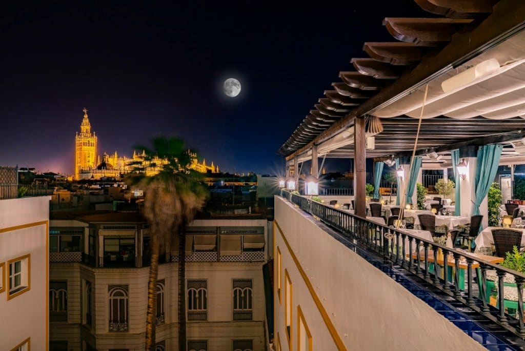 &#8216;Las noches de luna llena&#8217;: gastronomía y vistas de ensueño en Sevilla