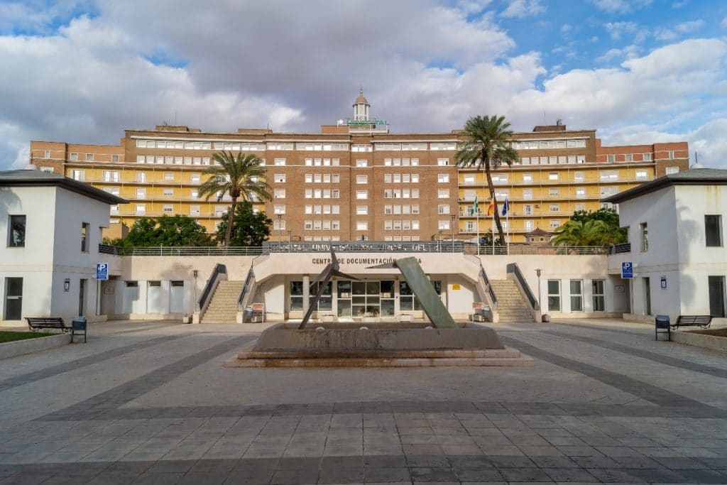 Un hospital sevillano es el que más personal tiene de España