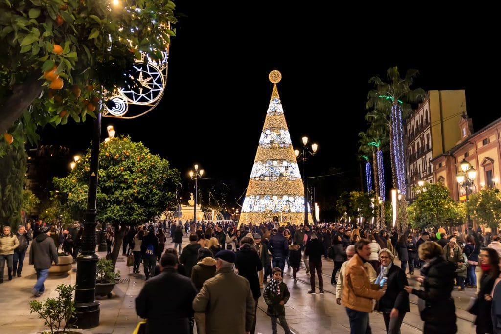 Estos son los árboles de Navidad que lucen en las plazas de Sevilla este año