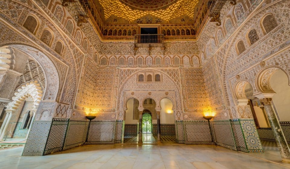El Real Alcázar acoge otro año la popular exposición de dulces de convento