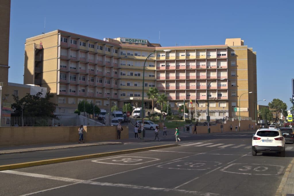 Andalucía estudia pedir el pasaporte Covid para acceder a hospitales y residencias