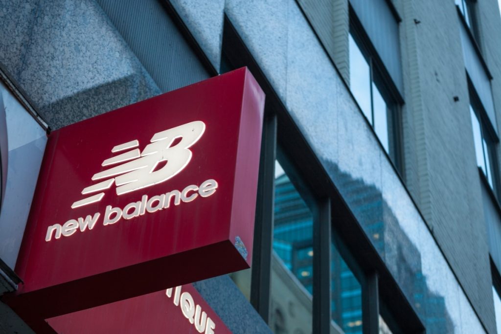 New Balance cierra sus tiendas en Sevilla y pone descuentos del 70%