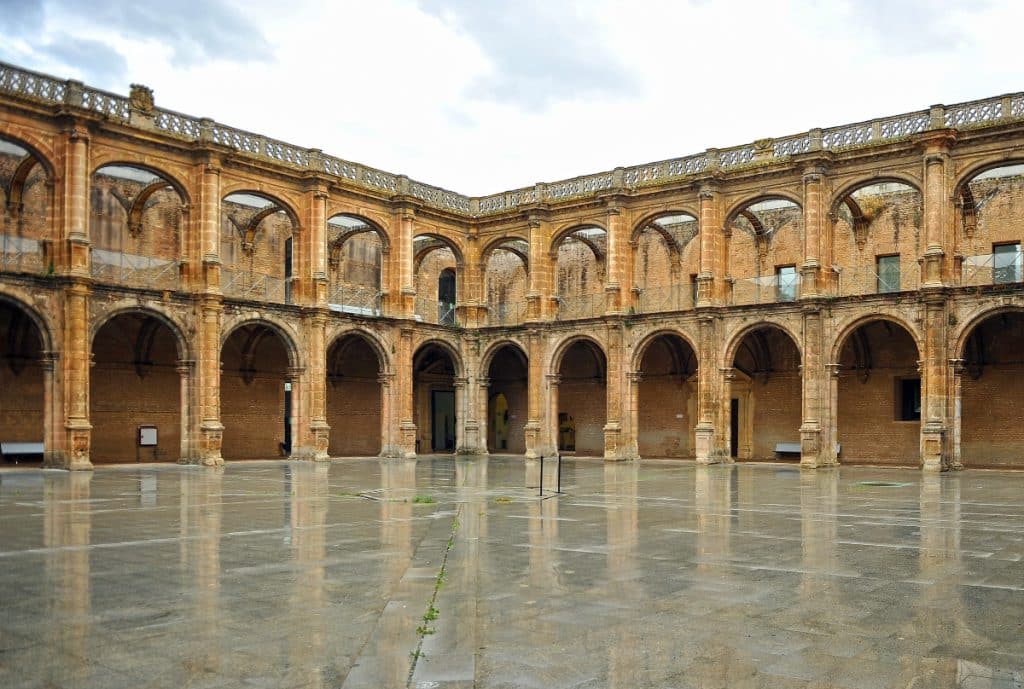 La rehabilitación del monumental claustro del Monasterio de San Jerónimo arranca este otoño