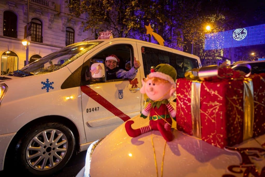 Sevilla recupera TaxiLuz, viajes gratis para que niños y mayores vean las luces de Navidad