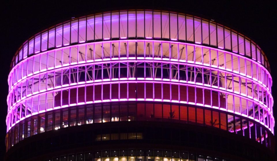 Torre Sevilla iluminará el cielo de Sevilla con un espectáculo violeta por el Día Internacional de la Mujer