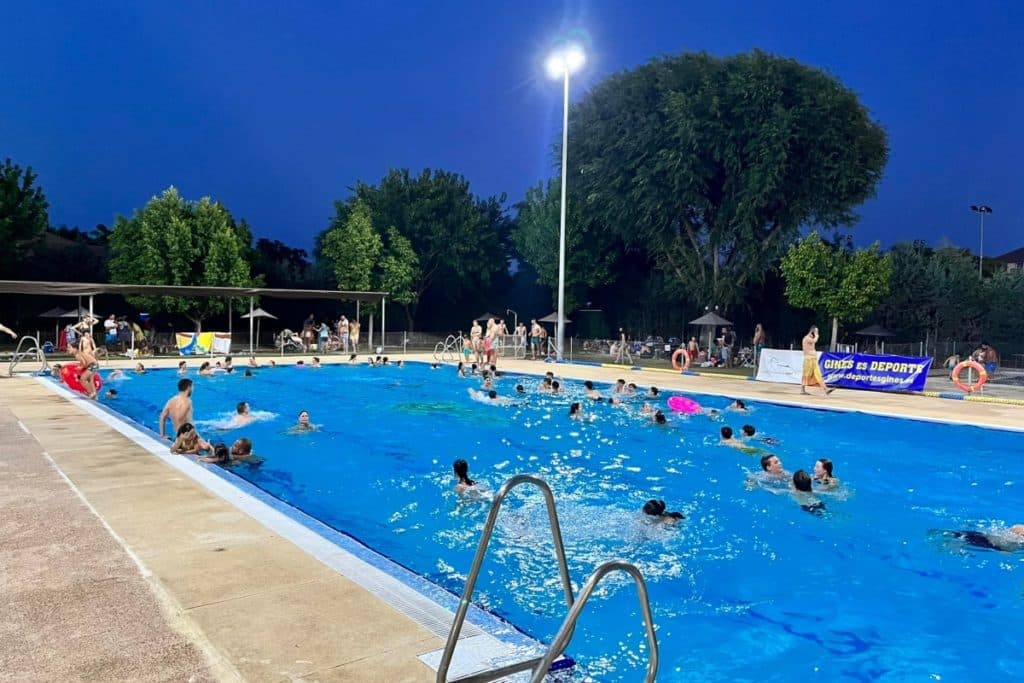 Piscina Ayuntamiento Gines Noche Blanca