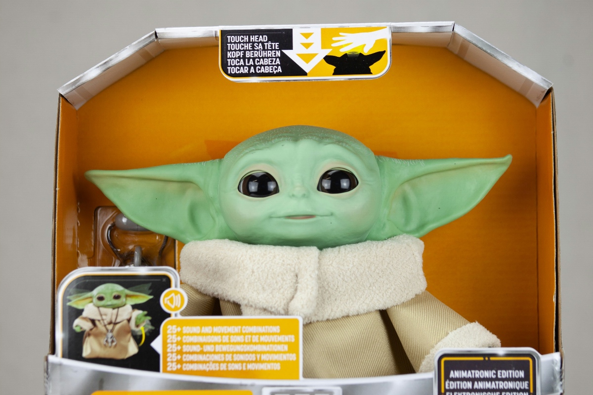 Baby Yoda funko en caja