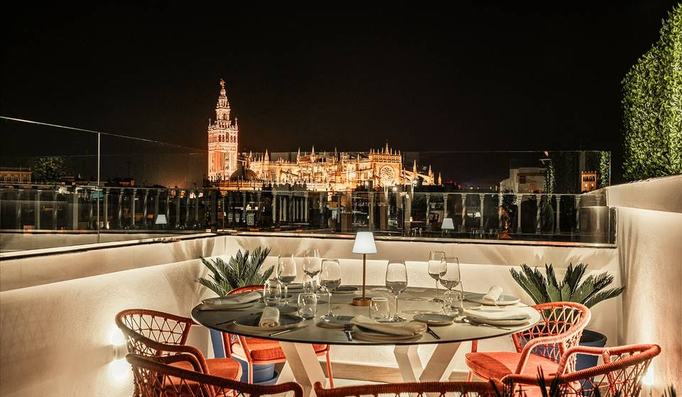 This spectacular terrace inaugurates its season with a new gastronomic proposal